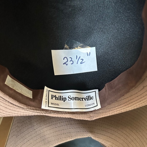 SENSATIONAL DESIGNER 1950s\' EGGPLANT COLOR VELOUR + TOPSTITCHED WIDE BRIM HAT